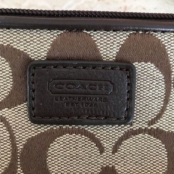 “ COACH” NEVER USED PURSE/WRISTLET - Picture 3 of 9